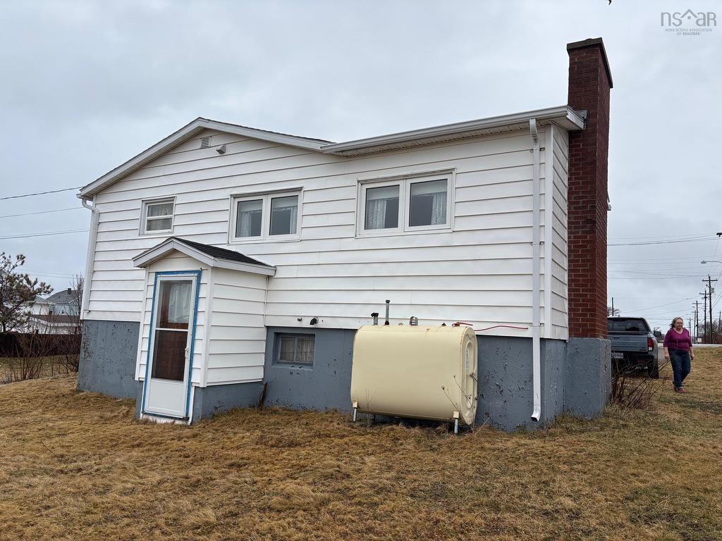 












337 Eight Street

,
New Waterford,




NS
B1H 3S4

