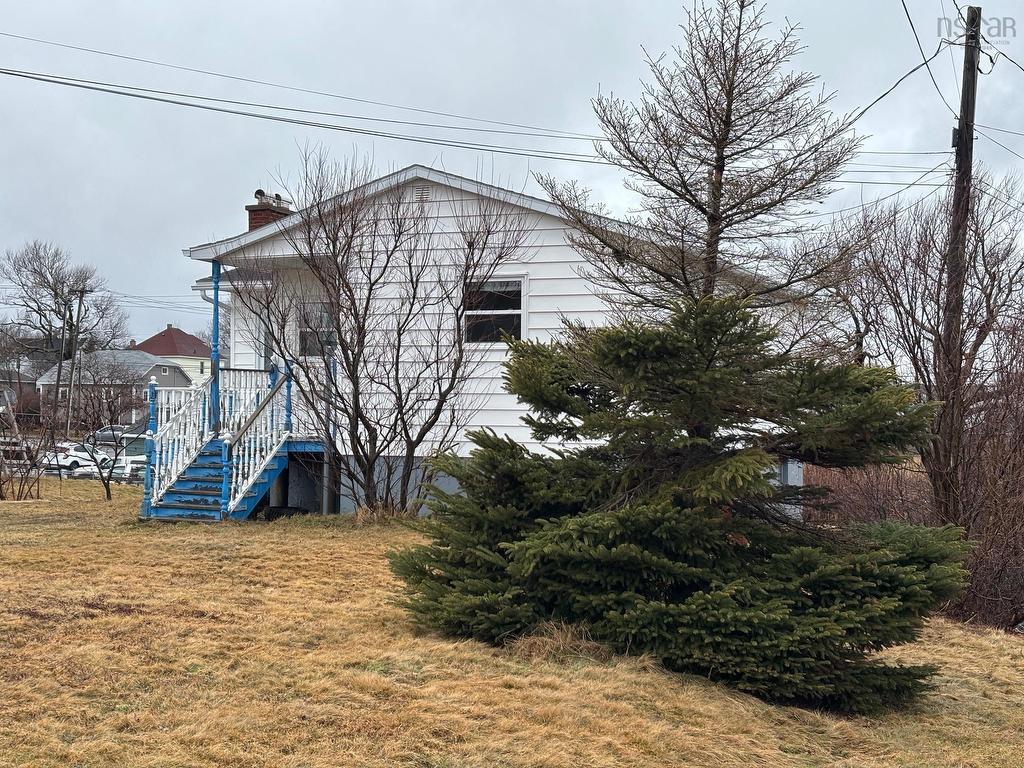 












337 Eight Street

,
New Waterford,




NS
B1H 3S4

