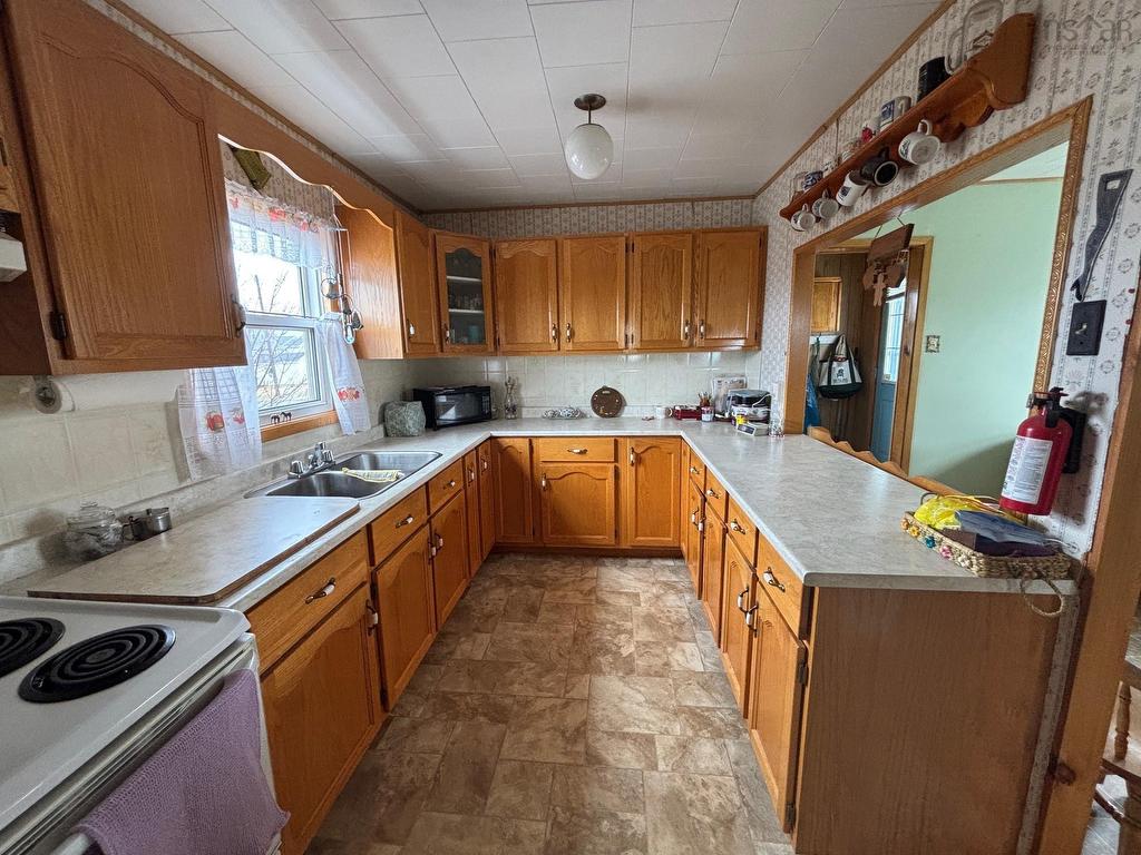 












337 Eight Street

,
New Waterford,




NS
B1H 3S4

