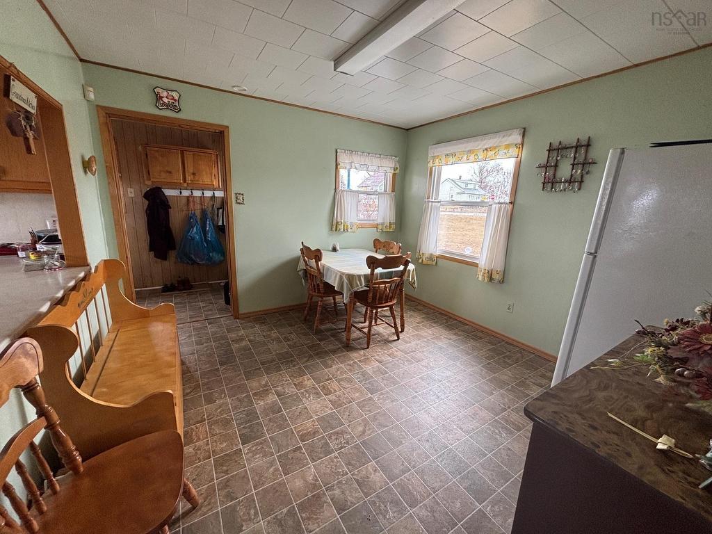 












337 Eight Street

,
New Waterford,




NS
B1H 3S4

