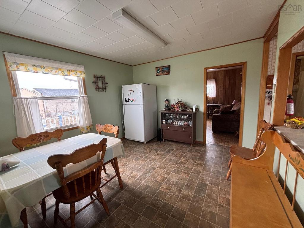 












337 Eight Street

,
New Waterford,




NS
B1H 3S4

