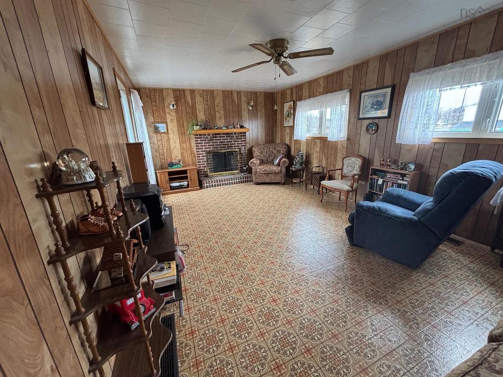 












337 Eight Street

,
New Waterford,




NS
B1H 3S4

