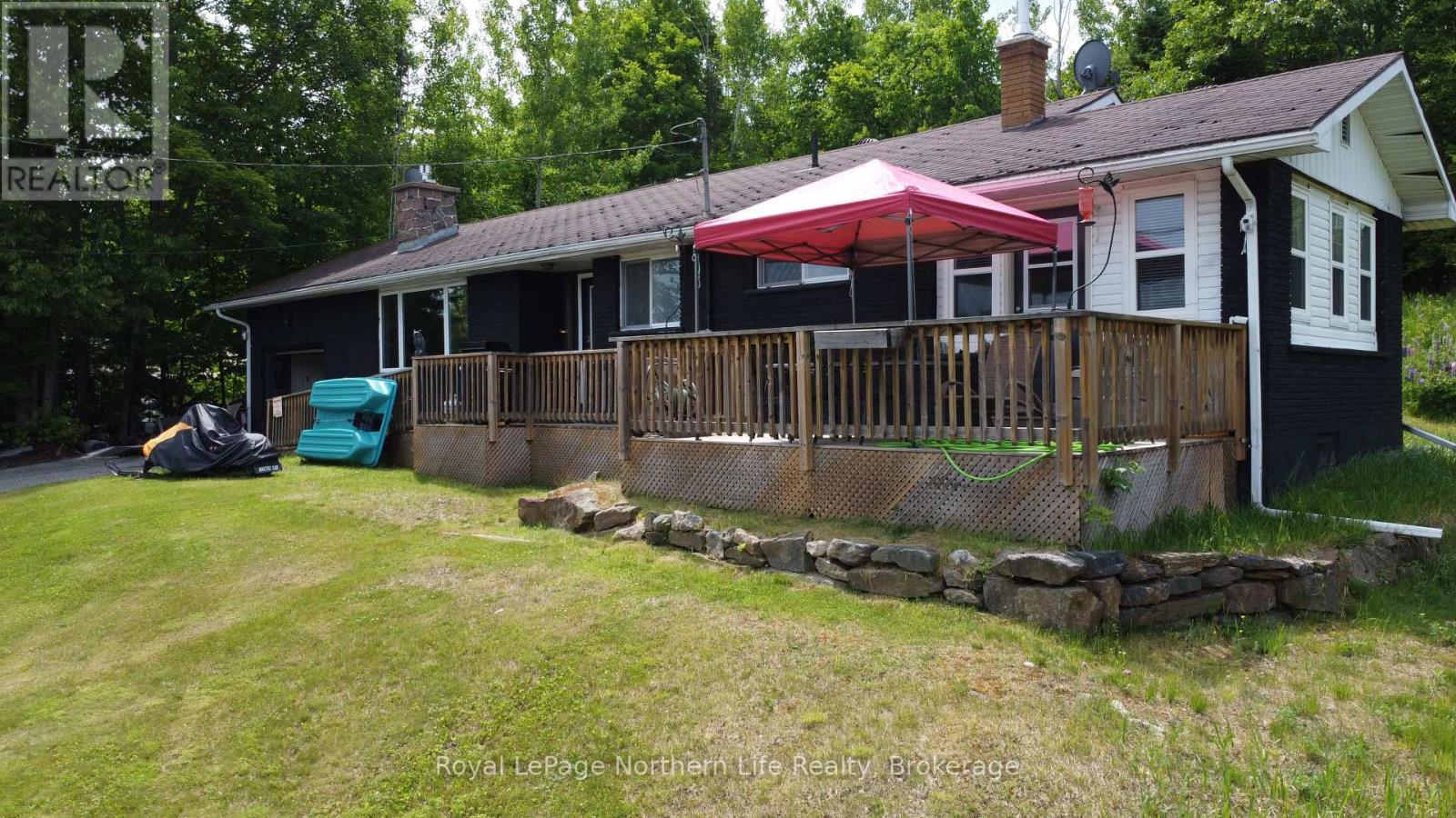 












39132 COMBERMERE ROAD

,
Madawaska Valley,




Ontario
K0J1L0

