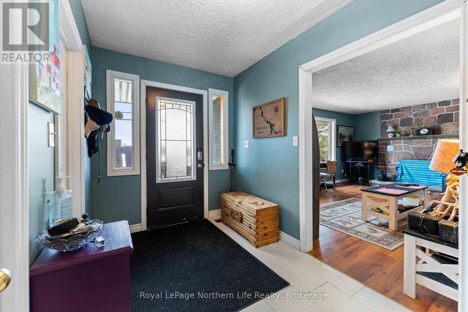












39132 COMBERMERE ROAD

,
Madawaska Valley,




Ontario
K0J1L0

