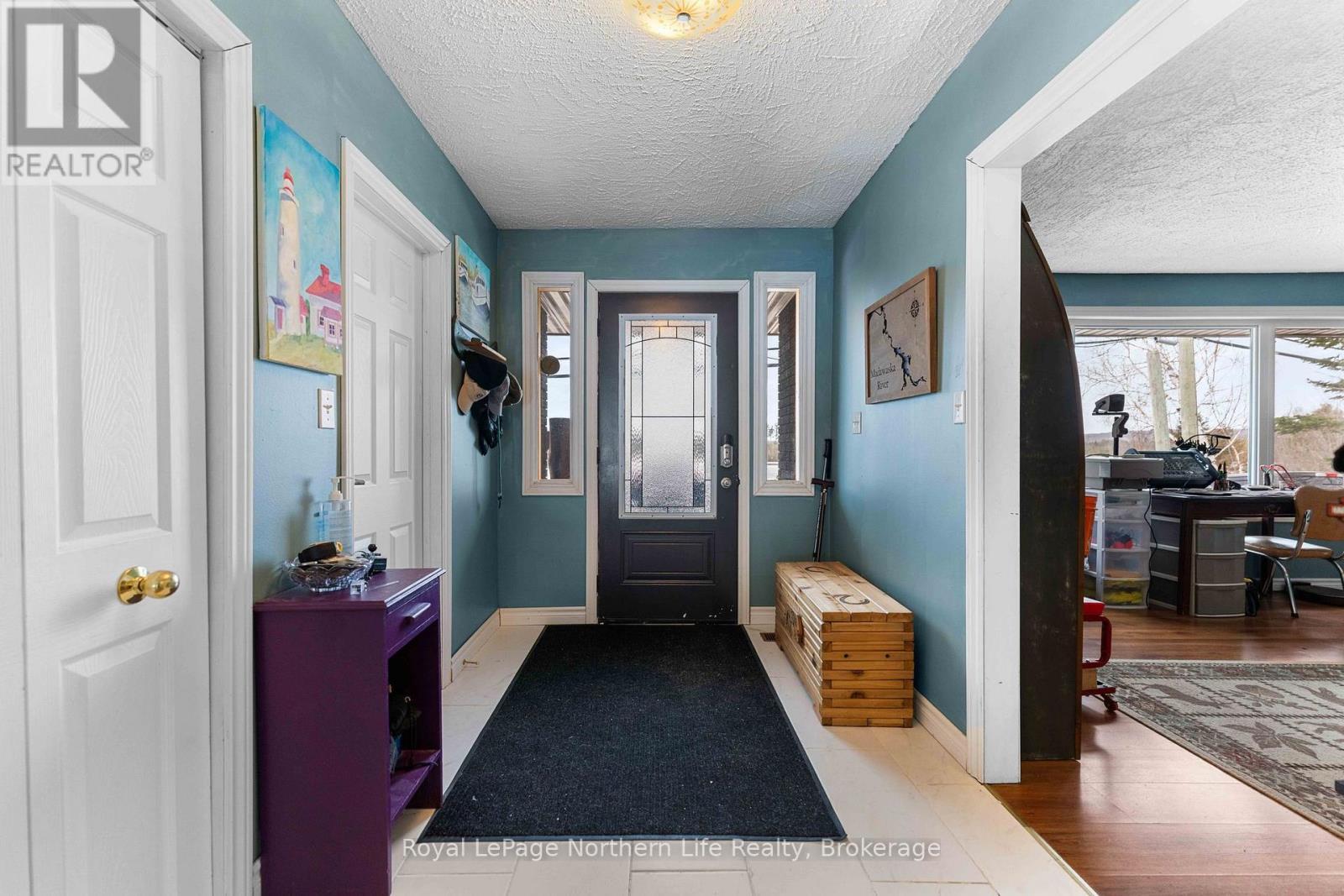












39132 COMBERMERE ROAD

,
Madawaska Valley,




Ontario
K0J1L0

