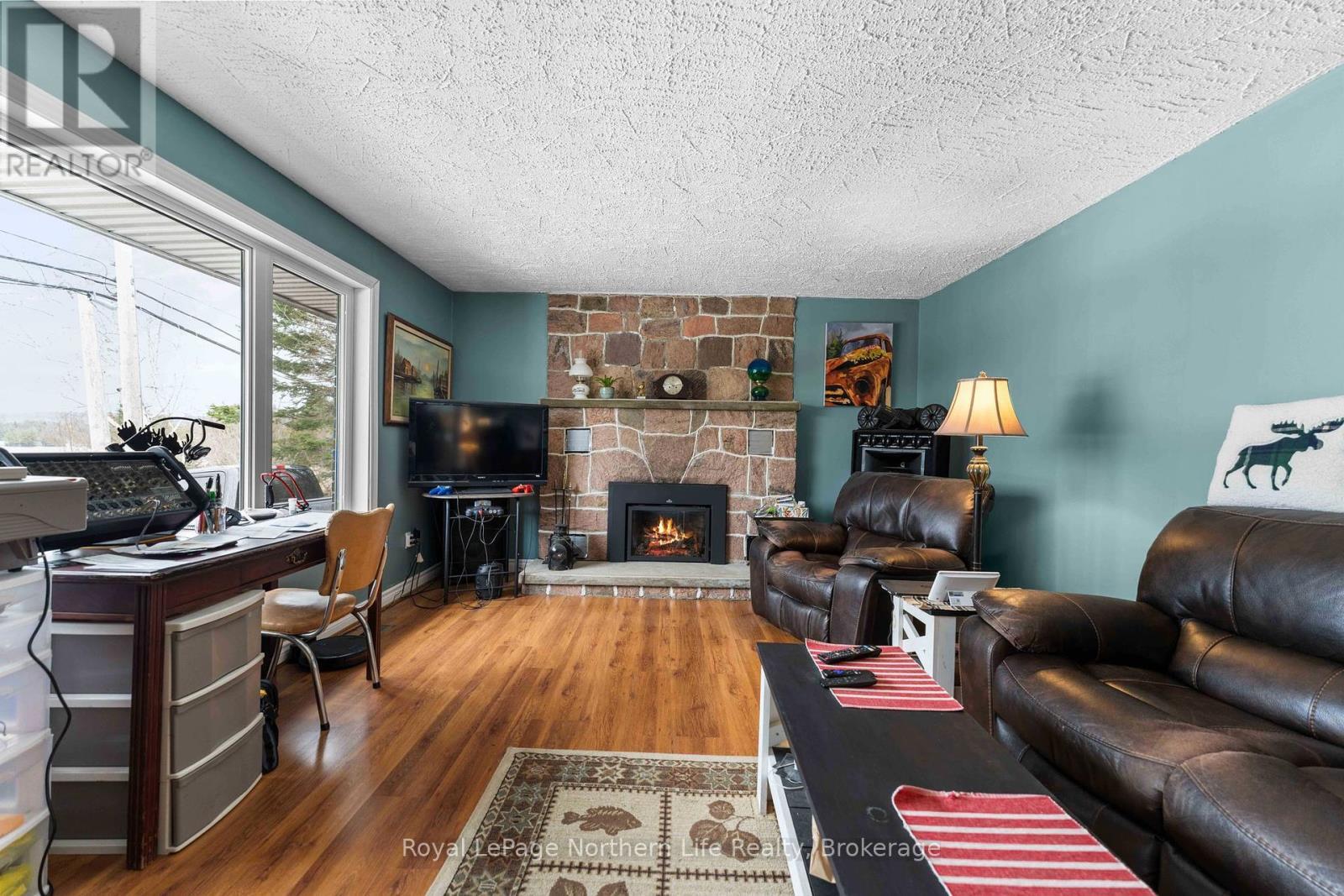 












39132 COMBERMERE ROAD

,
Madawaska Valley,




Ontario
K0J1L0

