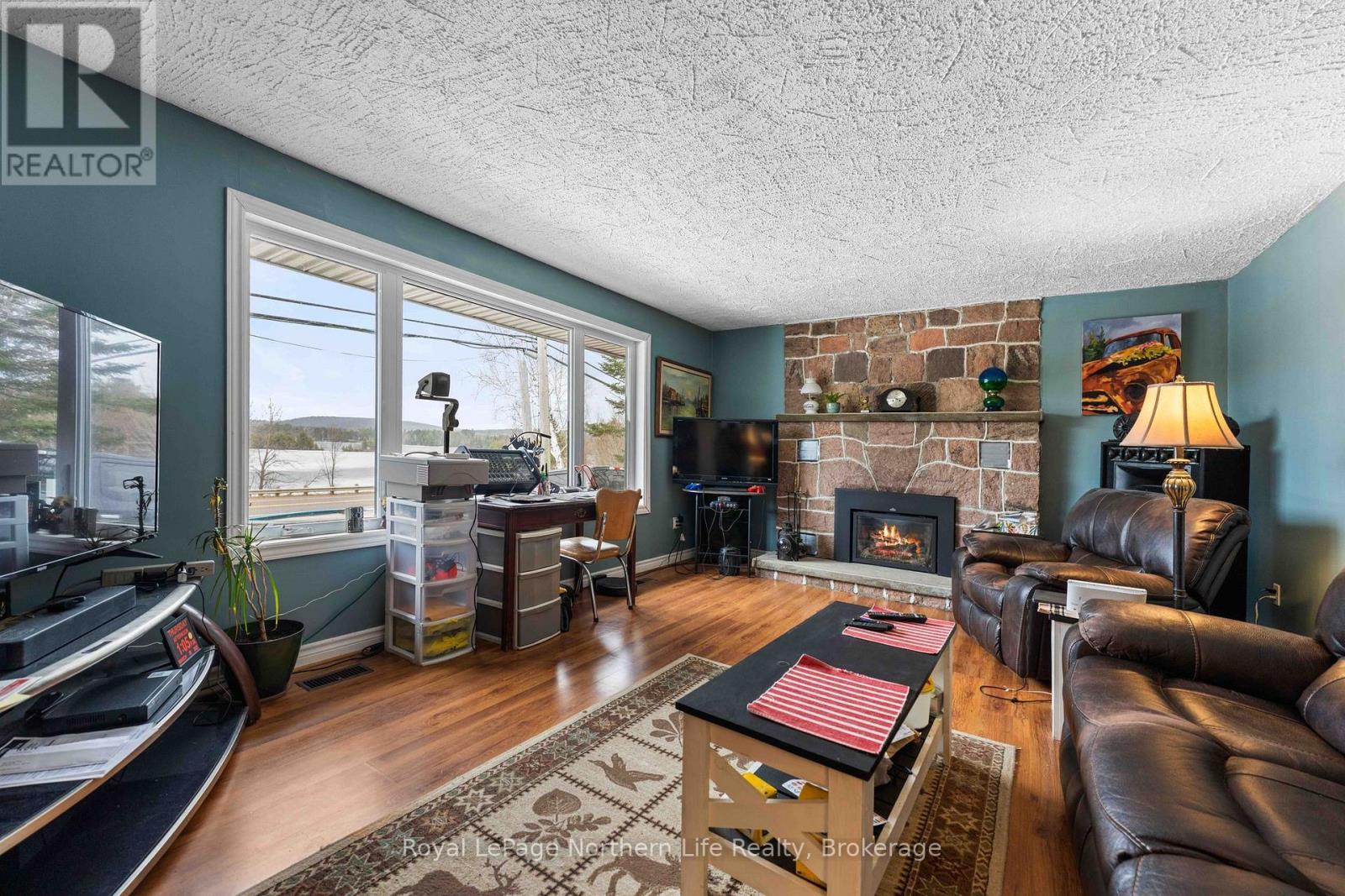 












39132 COMBERMERE ROAD

,
Madawaska Valley,




Ontario
K0J1L0

