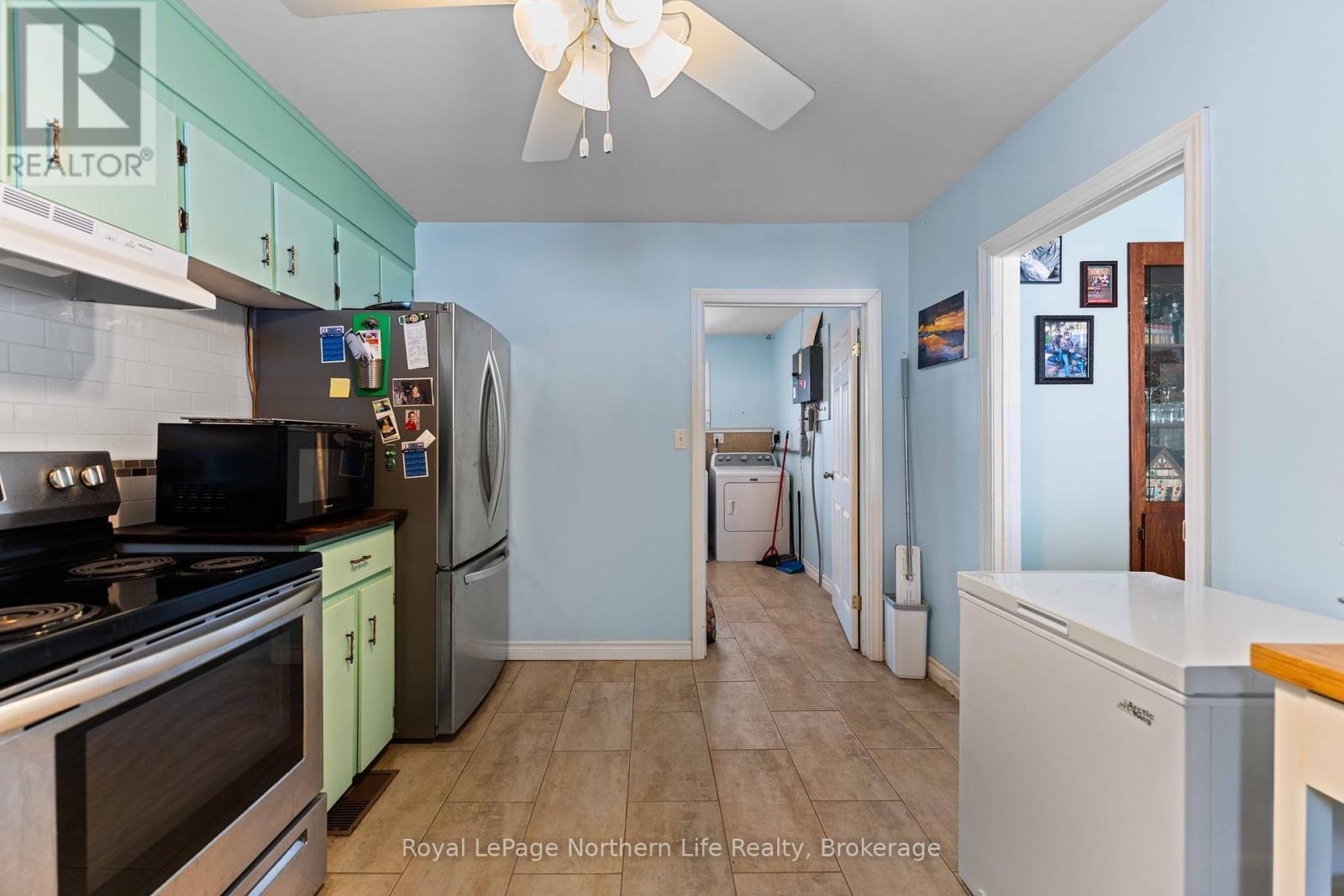 












39132 COMBERMERE ROAD

,
Madawaska Valley,




Ontario
K0J1L0

