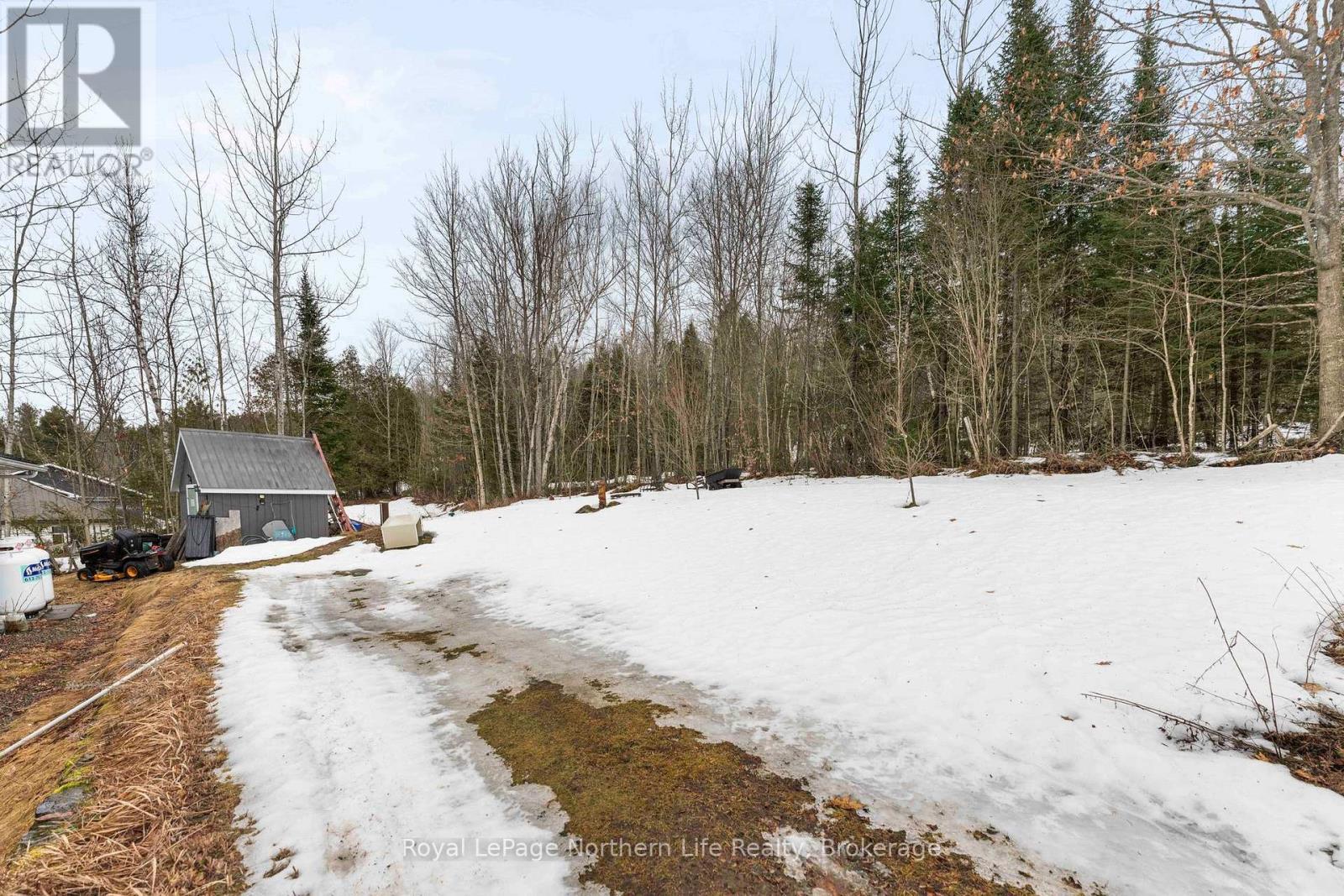 












39132 COMBERMERE ROAD

,
Madawaska Valley,




Ontario
K0J1L0


