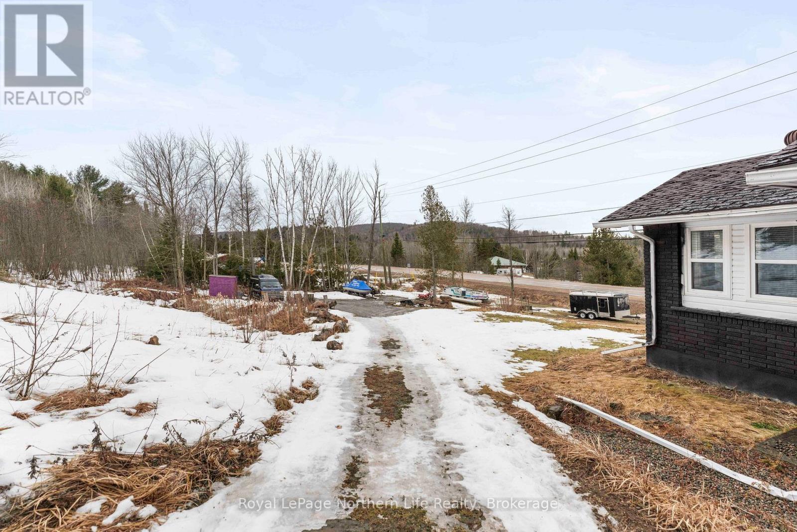 












39132 COMBERMERE ROAD

,
Madawaska Valley,




Ontario
K0J1L0

