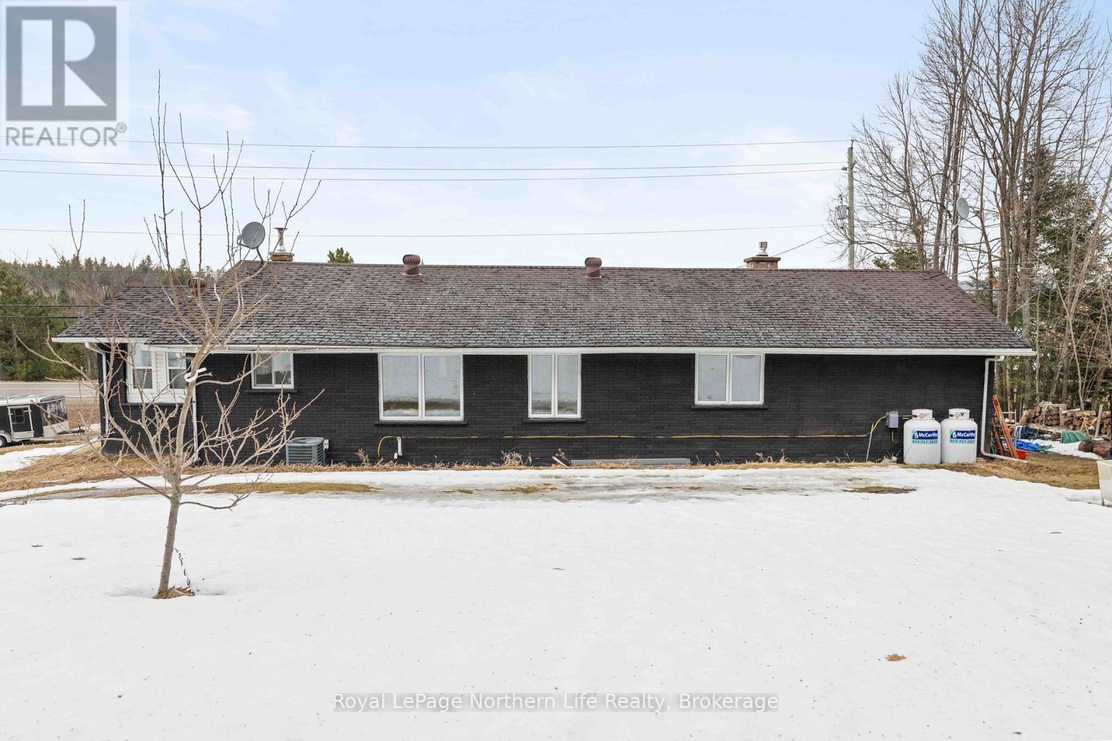 












39132 COMBERMERE ROAD

,
Madawaska Valley,




Ontario
K0J1L0

