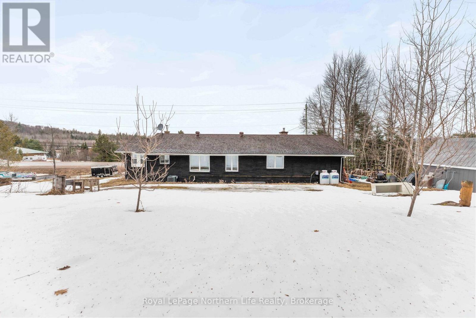 












39132 COMBERMERE ROAD

,
Madawaska Valley,




Ontario
K0J1L0

