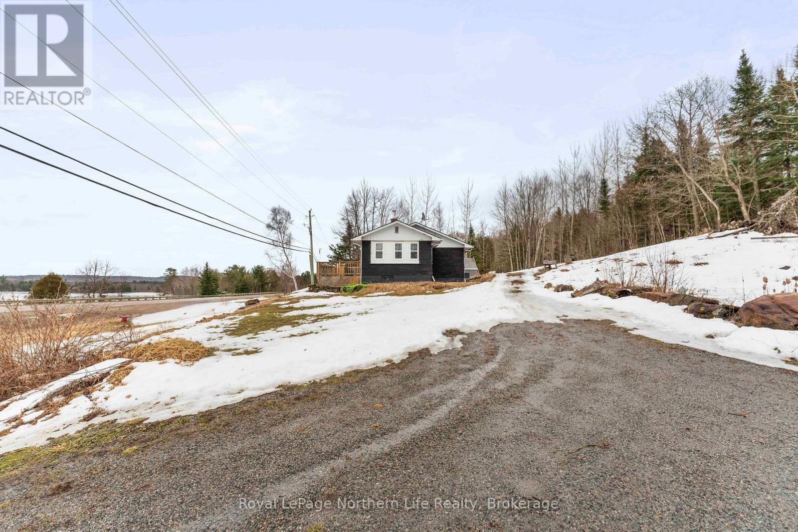 












39132 COMBERMERE ROAD

,
Madawaska Valley,




Ontario
K0J1L0

