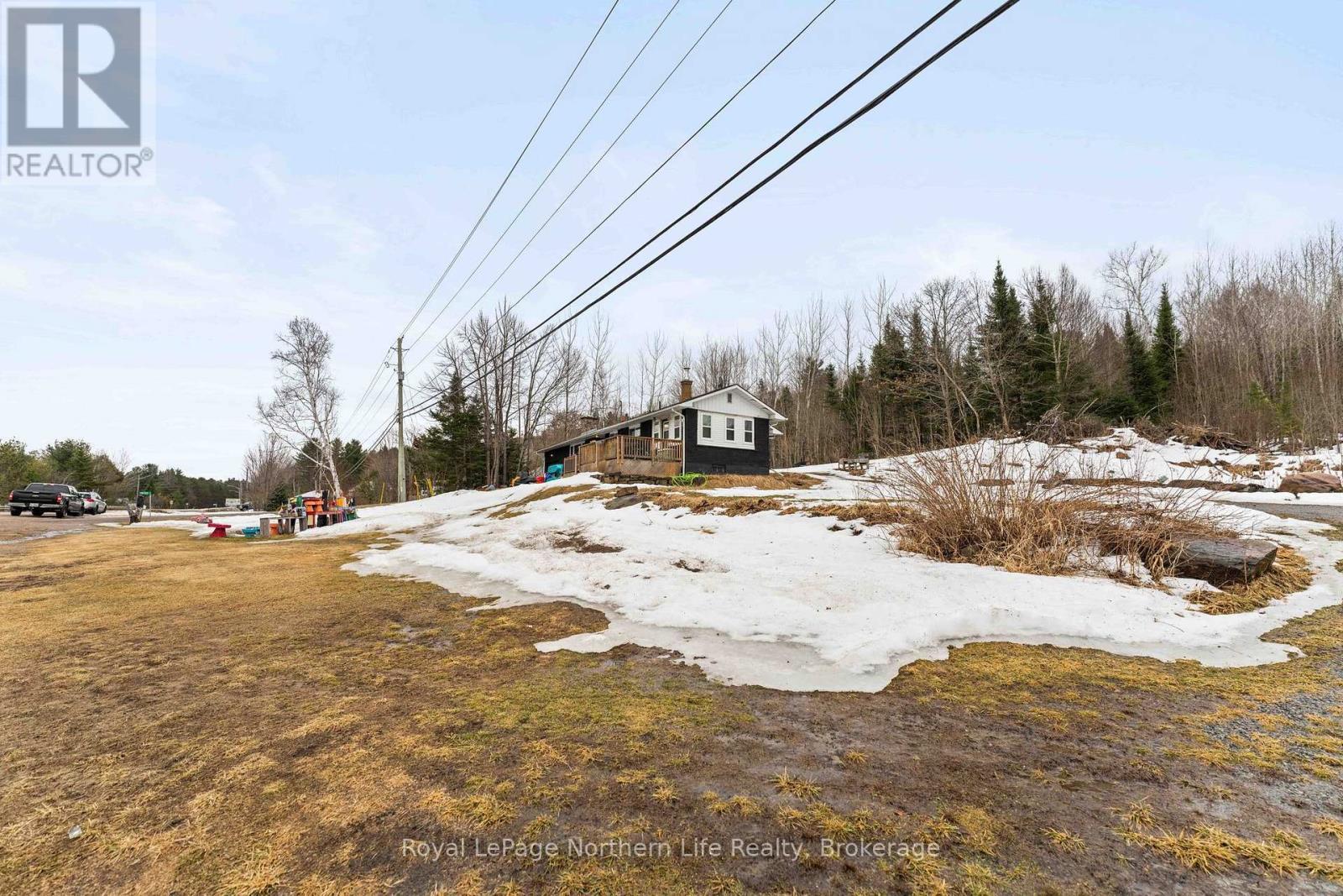 












39132 COMBERMERE ROAD

,
Madawaska Valley,




Ontario
K0J1L0

