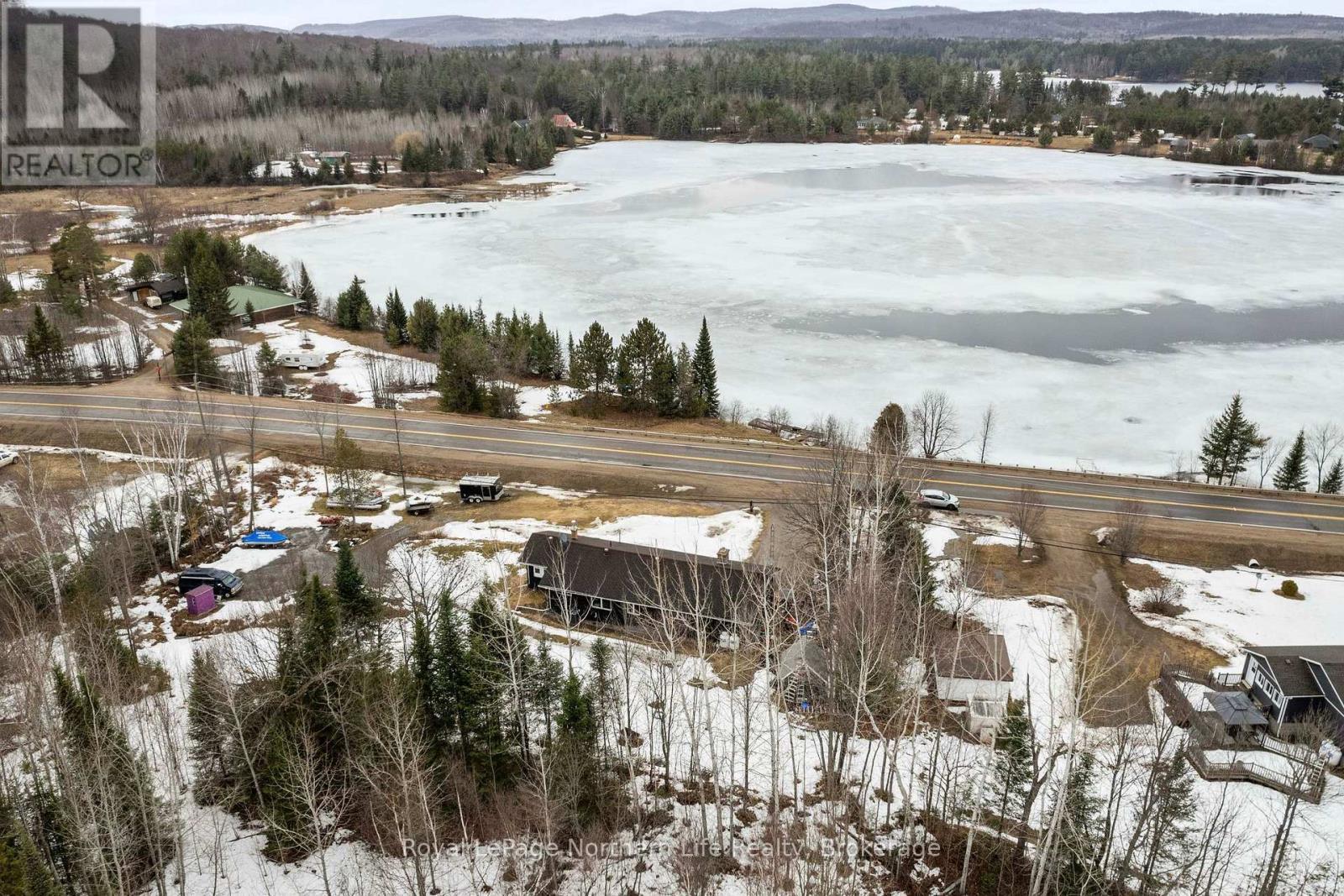 












39132 COMBERMERE ROAD

,
Madawaska Valley,




Ontario
K0J1L0

