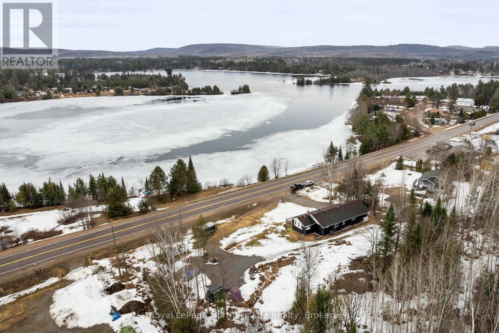 












39132 COMBERMERE ROAD

,
Madawaska Valley,




Ontario
K0J1L0

