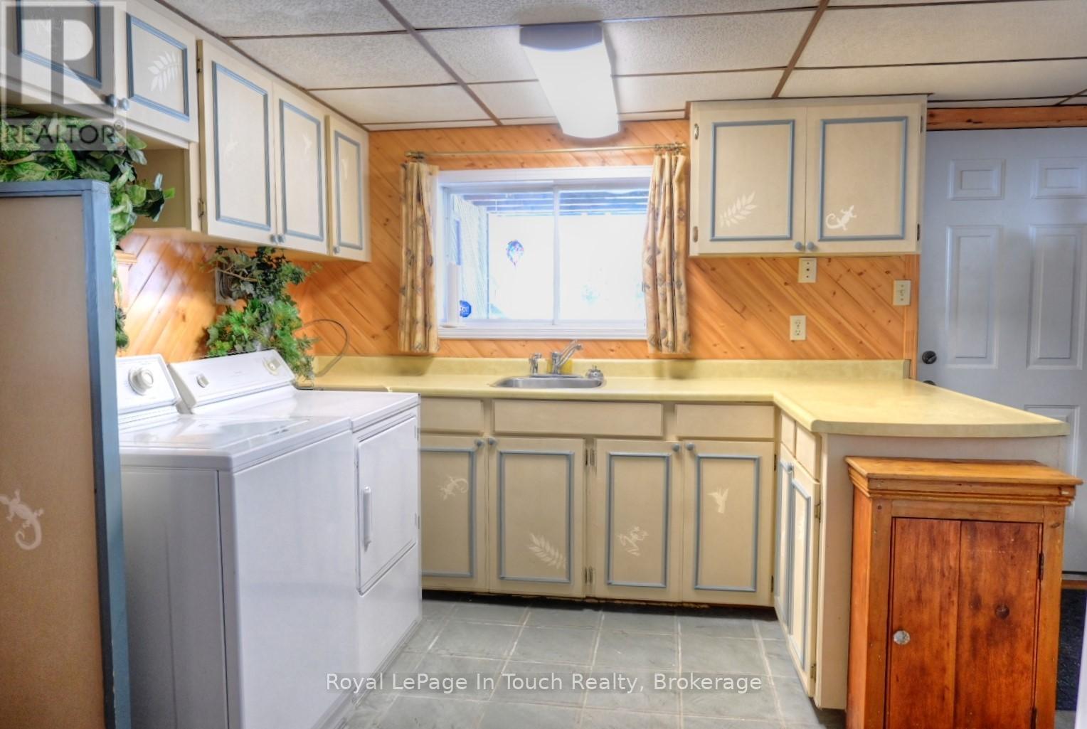 












476 HUNGRY BAY ROAD E

,
Georgian Bay (Baxter),




Ontario
L0K1S0

