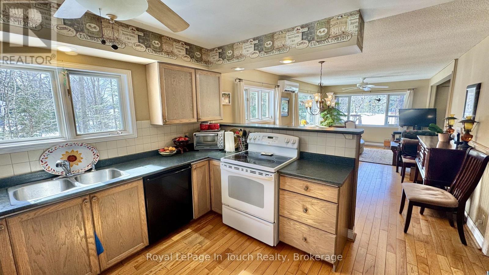 












476 HUNGRY BAY ROAD E

,
Georgian Bay (Baxter),




Ontario
L0K1S0

