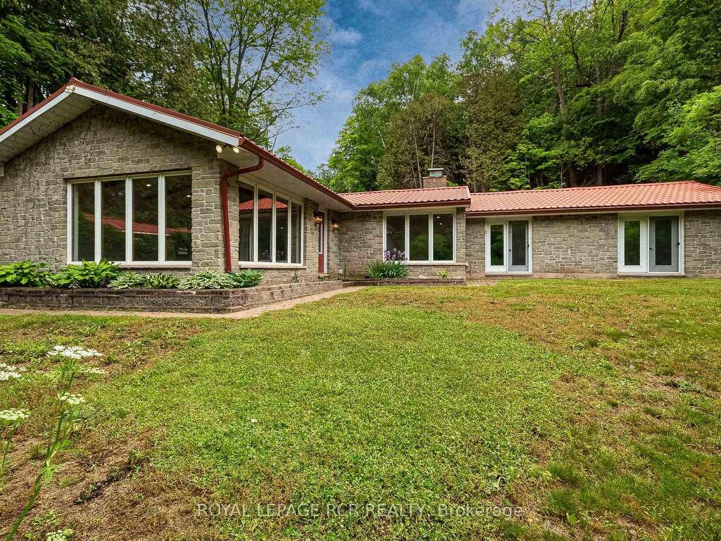 









8275


County Rd 9

N/A,
Clearview,




ON
L0M 1G0


