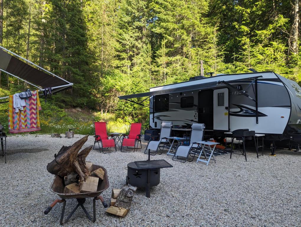 









5345


Highway 6

Highway,
Burton,







BC
V0G 1R0

