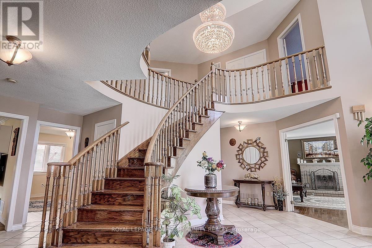 












891 COMFORT LANE

,
Newmarket,




Ontario
L3X1V7

