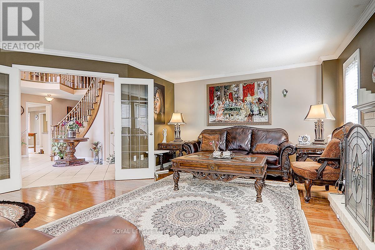 












891 COMFORT LANE

,
Newmarket,




Ontario
L3X1V7

