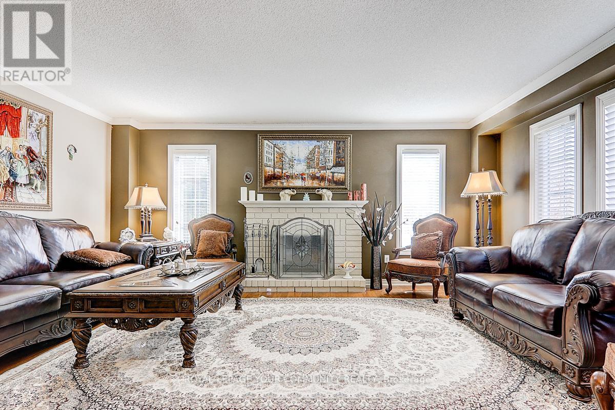 












891 COMFORT LANE

,
Newmarket,




Ontario
L3X1V7

