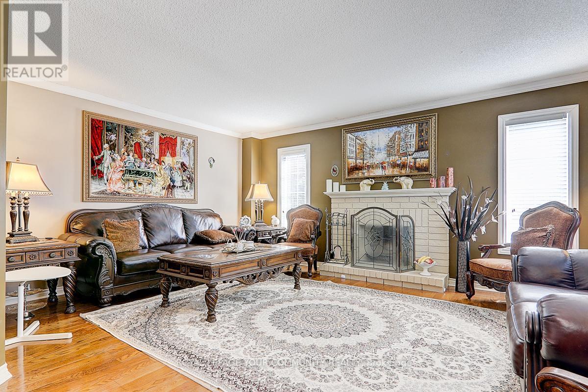 












891 COMFORT LANE

,
Newmarket,




Ontario
L3X1V7


