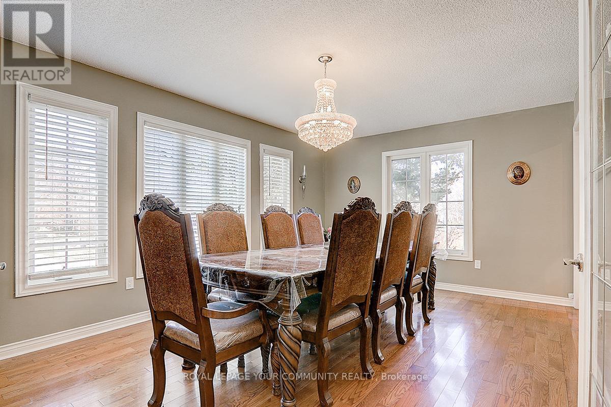 












891 COMFORT LANE

,
Newmarket,




Ontario
L3X1V7

