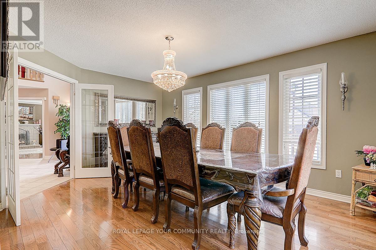 












891 COMFORT LANE

,
Newmarket,




Ontario
L3X1V7

