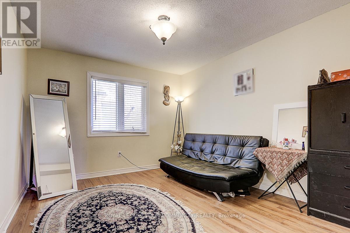 












891 COMFORT LANE

,
Newmarket,




Ontario
L3X1V7

