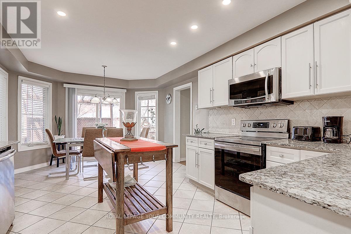 












891 COMFORT LANE

,
Newmarket,




Ontario
L3X1V7

