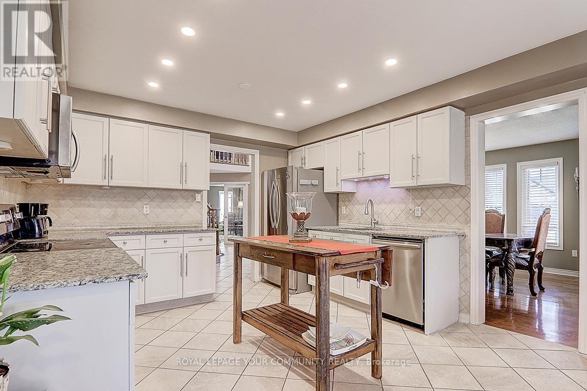 












891 COMFORT LANE

,
Newmarket,




Ontario
L3X1V7

