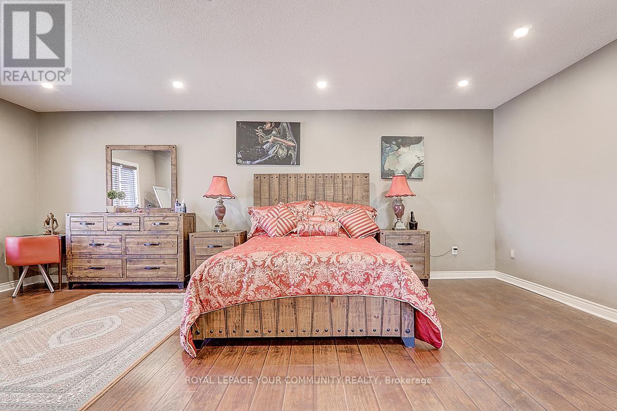 












891 COMFORT LANE

,
Newmarket,




Ontario
L3X1V7

