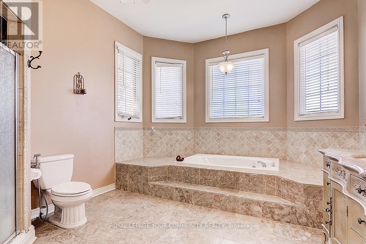 












891 COMFORT LANE

,
Newmarket,




Ontario
L3X1V7

