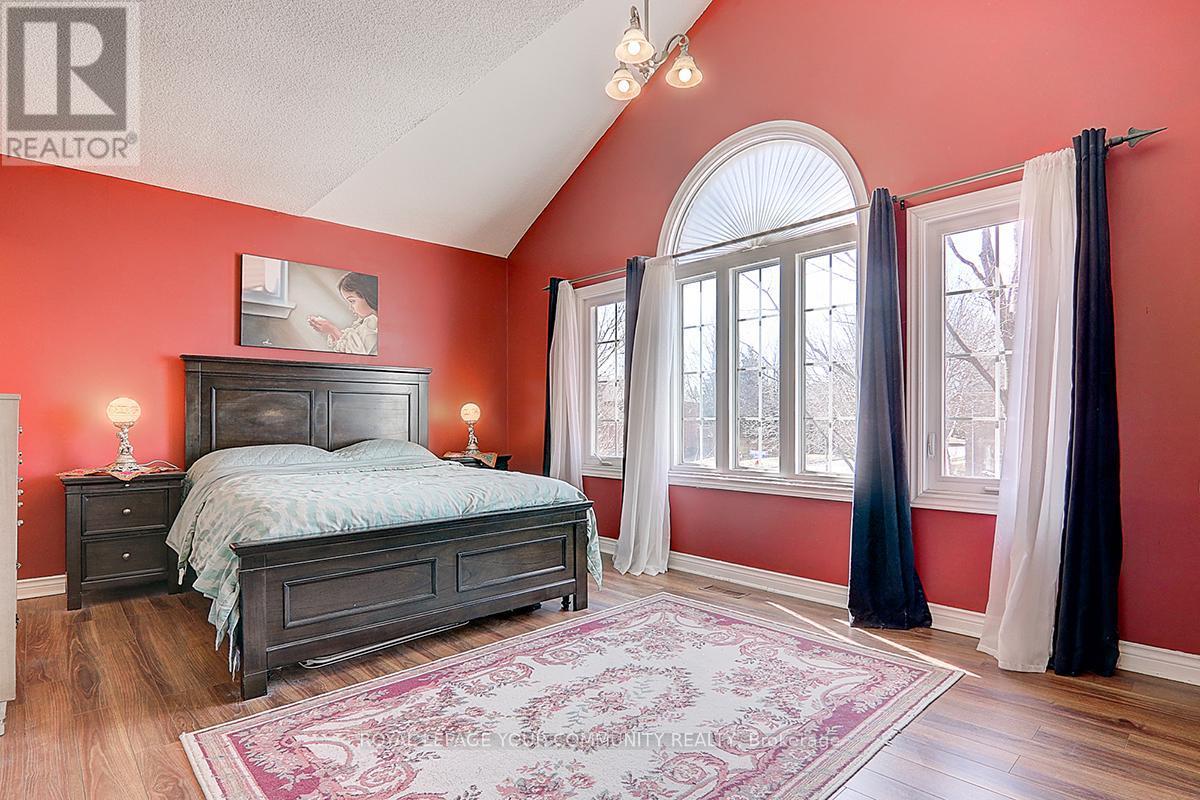 












891 COMFORT LANE

,
Newmarket,




Ontario
L3X1V7

