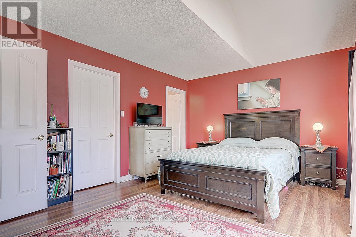 












891 COMFORT LANE

,
Newmarket,




Ontario
L3X1V7

