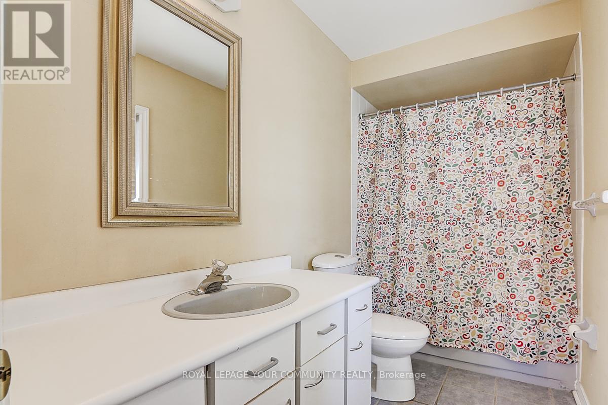 












891 COMFORT LANE

,
Newmarket,




Ontario
L3X1V7

