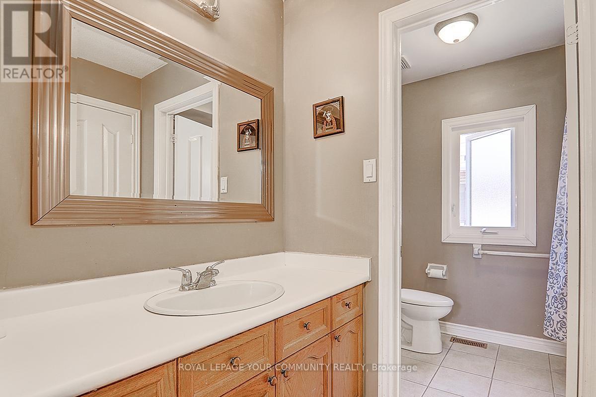 












891 COMFORT LANE

,
Newmarket,




Ontario
L3X1V7

