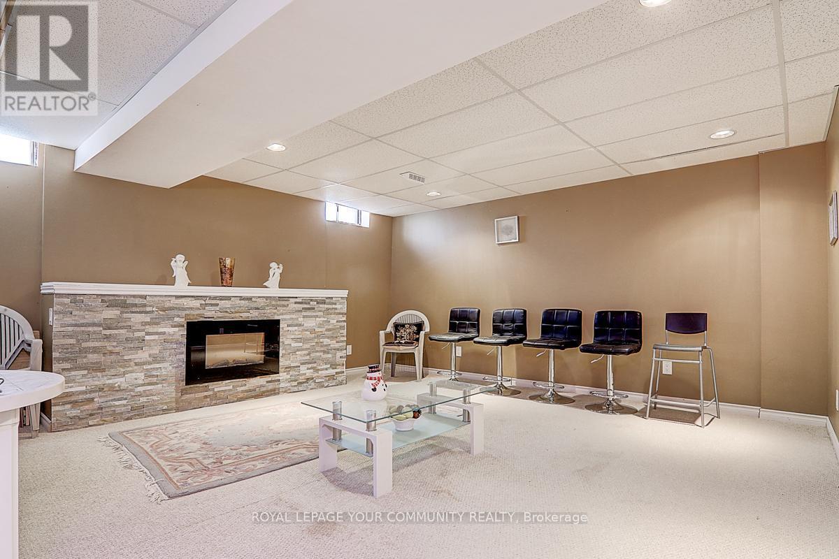 












891 COMFORT LANE

,
Newmarket,




Ontario
L3X1V7

