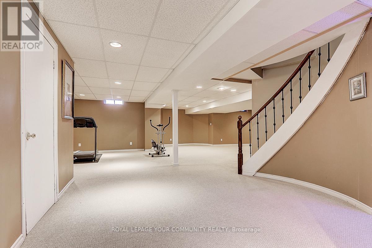 












891 COMFORT LANE

,
Newmarket,




Ontario
L3X1V7

