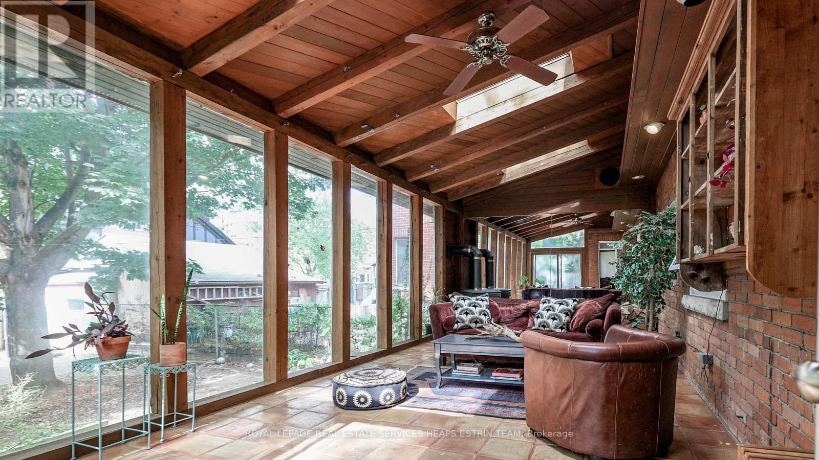 












292 INDIAN ROAD

,
Toronto,




Ontario
M6R2X2

