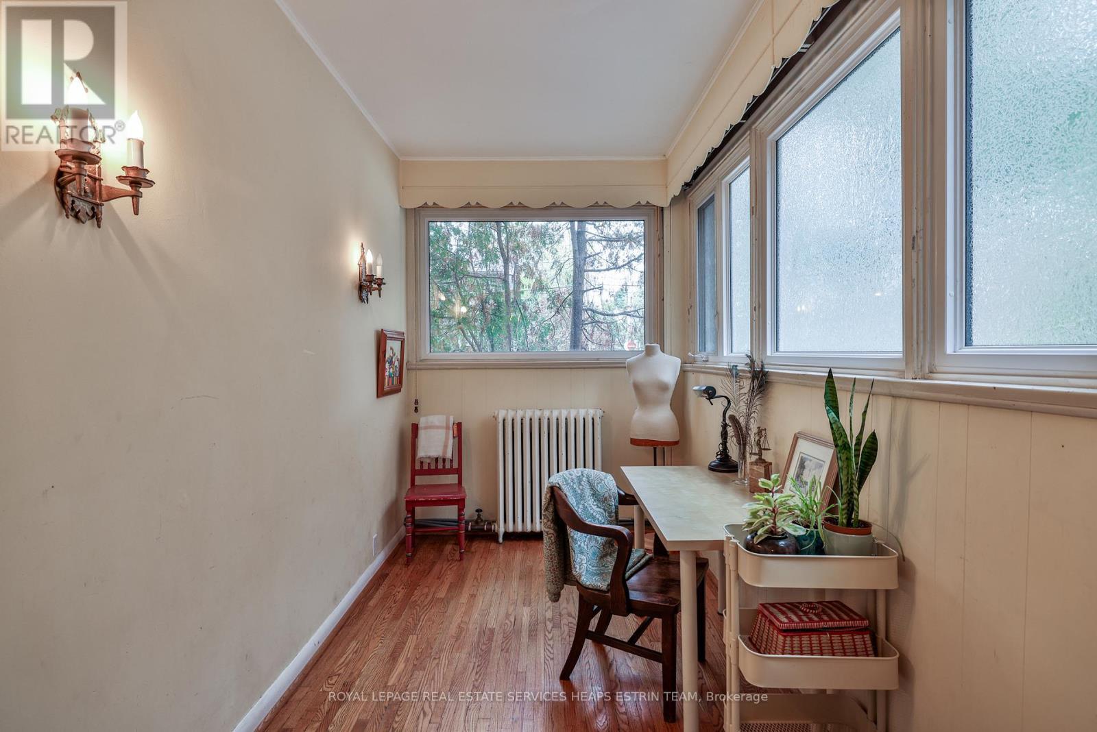 












292 INDIAN ROAD

,
Toronto,




Ontario
M6R2X2

