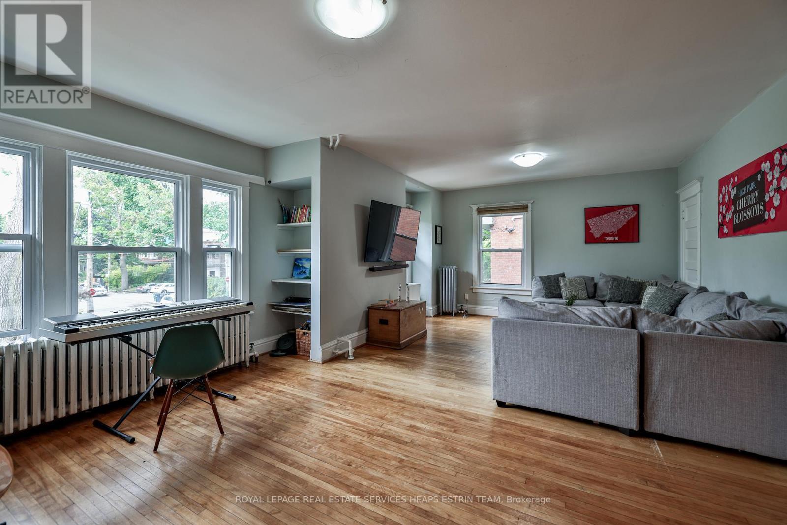 












292 INDIAN ROAD

,
Toronto,




Ontario
M6R2X2


