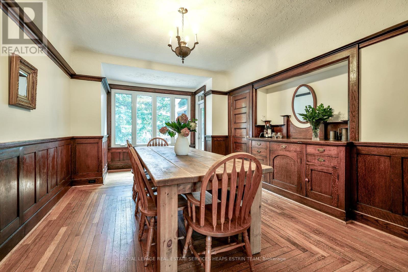 












292 INDIAN ROAD

,
Toronto,




Ontario
M6R2X2

