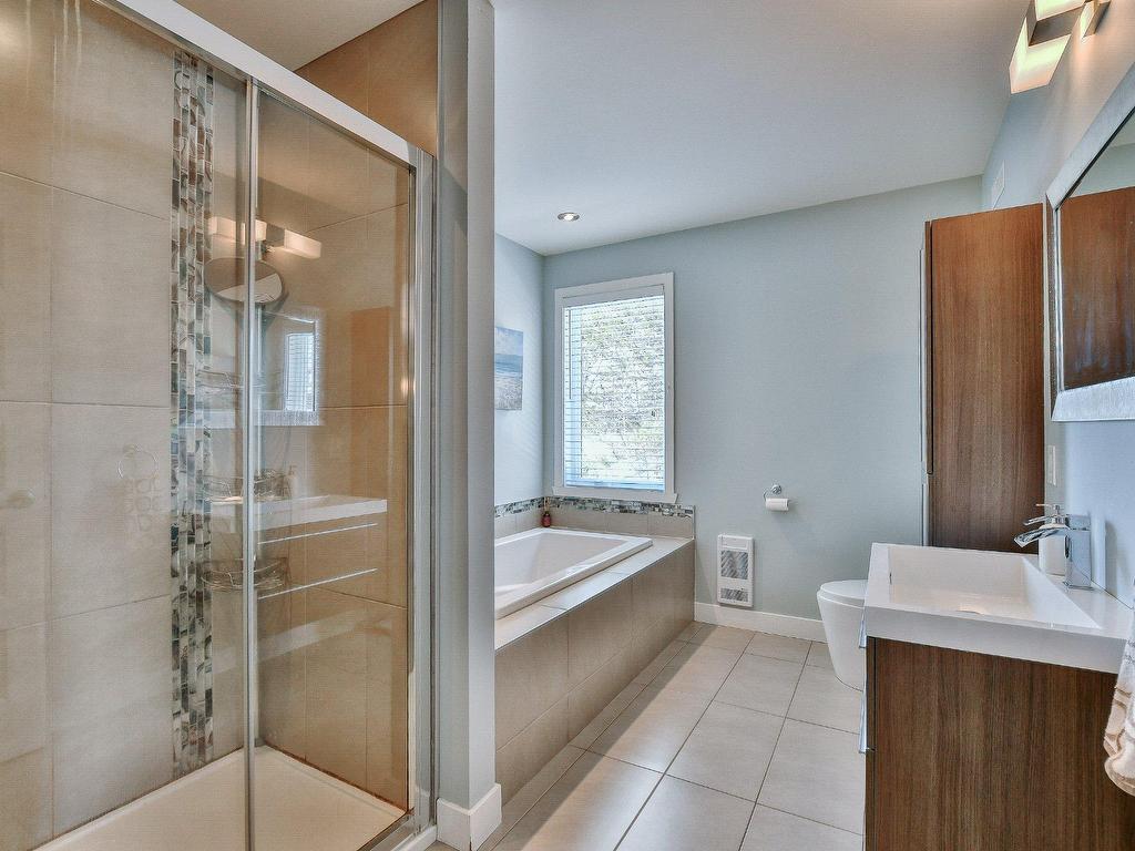 









2624


4e Rue

,
Sainte-Sophie,




QC
J5J1P2

