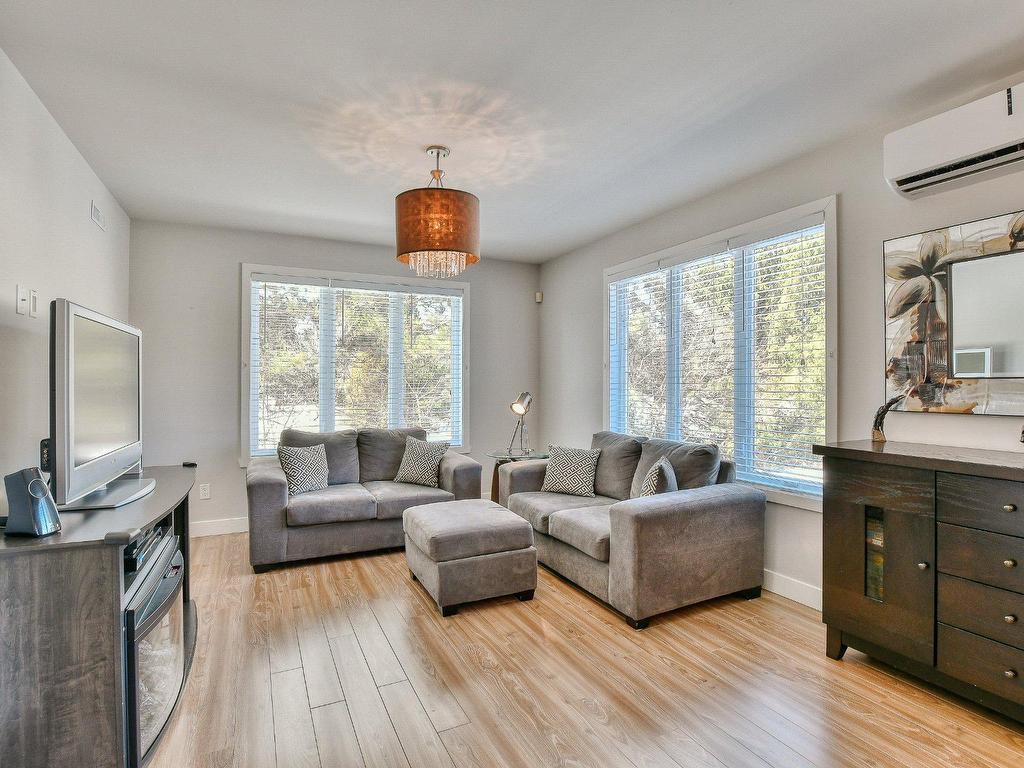 









2624


4e Rue

,
Sainte-Sophie,




QC
J5J1P2

