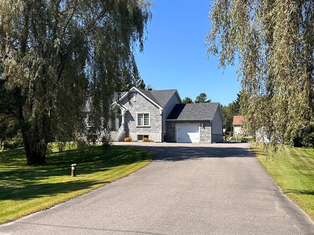 









2624


4e Rue

,
Sainte-Sophie,




QC
J5J1P2

