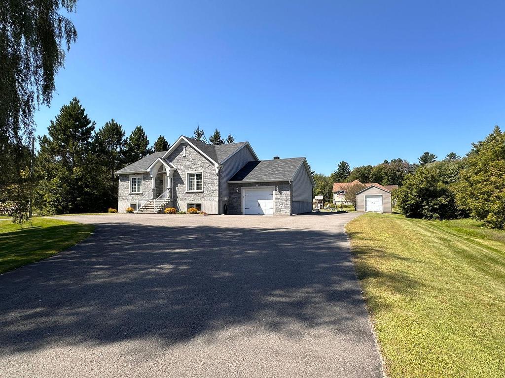 









2624


4e Rue

,
Sainte-Sophie,




QC
J5J1P2

