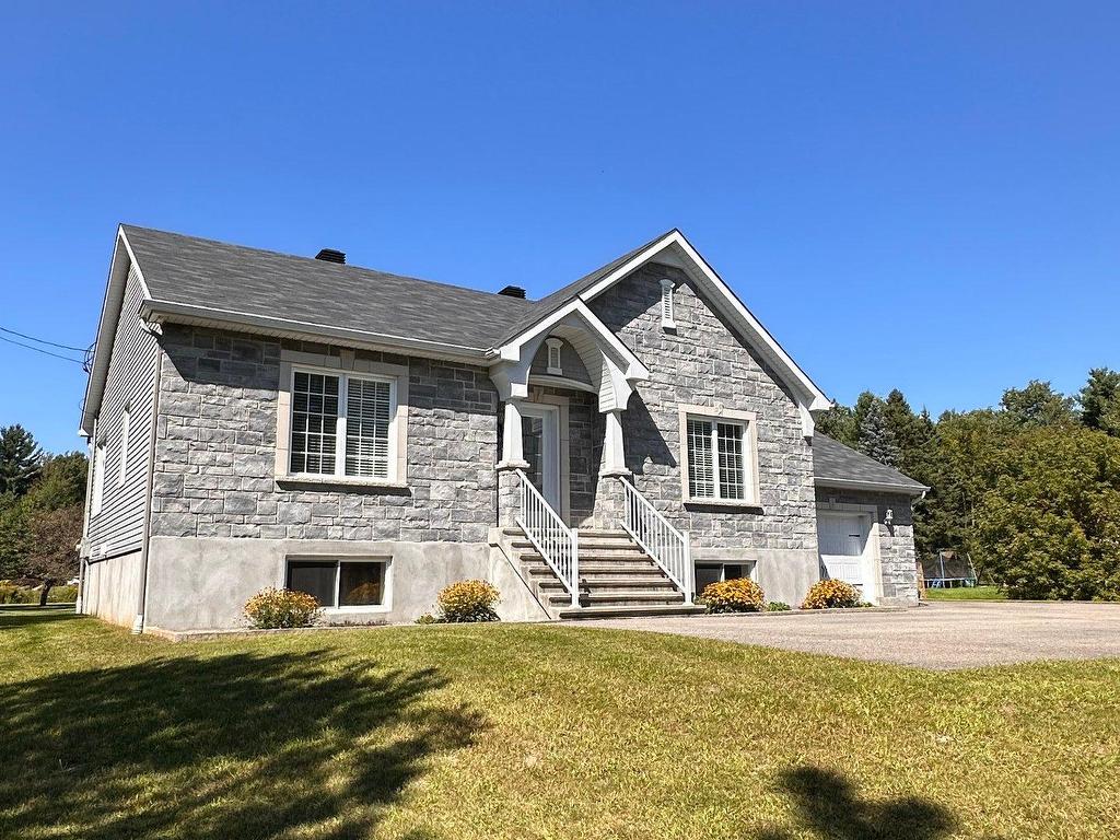 









2624


4e Rue

,
Sainte-Sophie,




QC
J5J1P2

